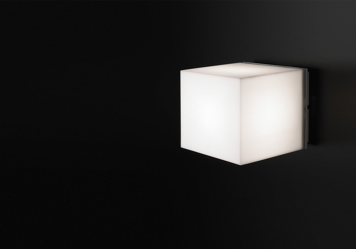 Q.Bo W Wall Lamp