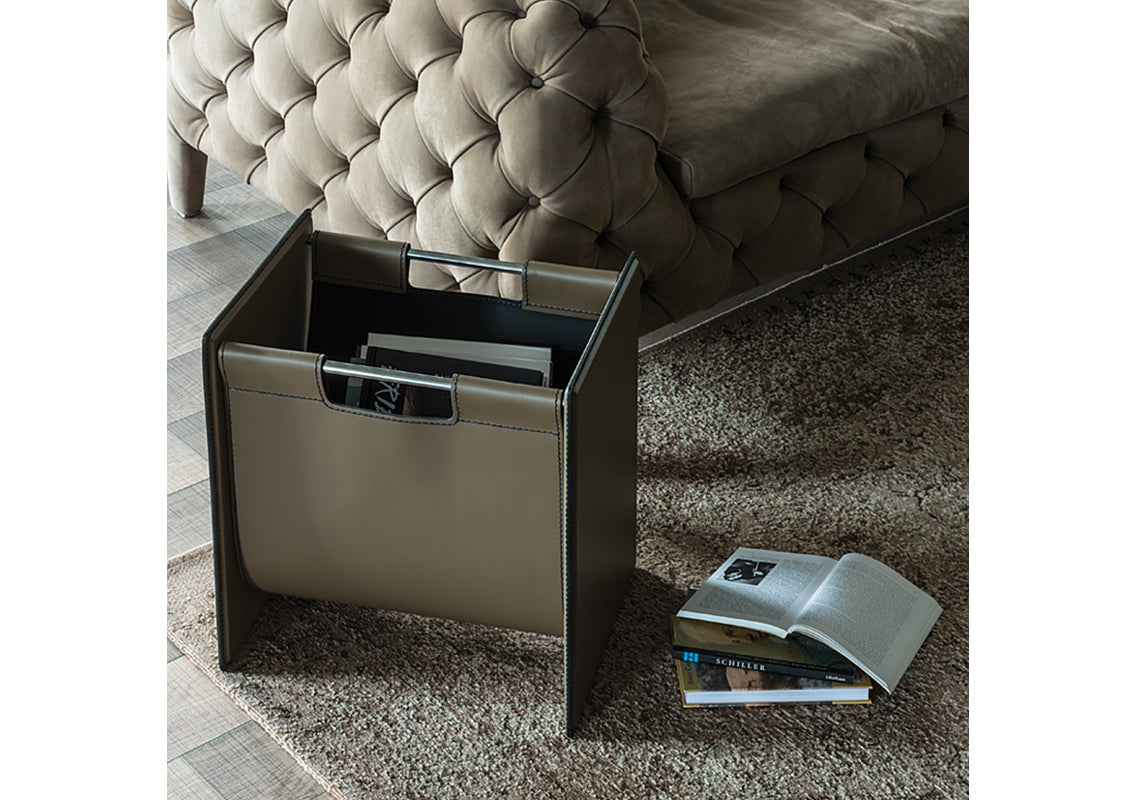 Jerry Magazine Holder