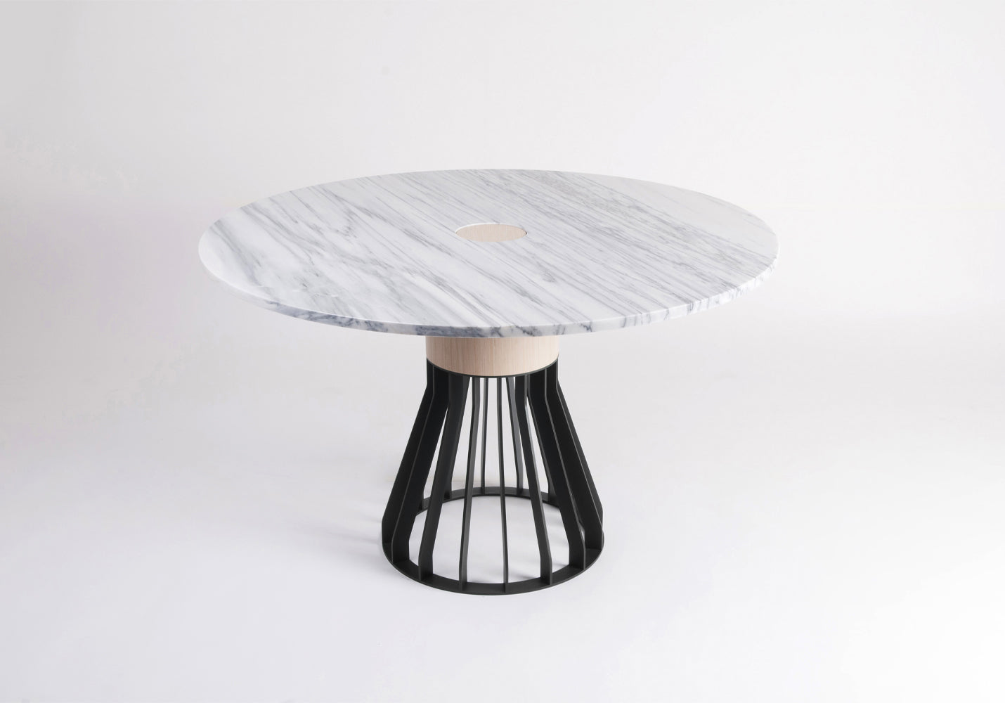 Mewoma Dining Table