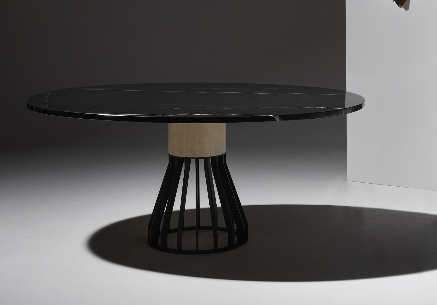 Mewoma Dining Table