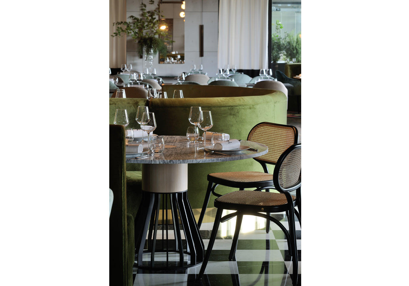 Mewoma Dining Table