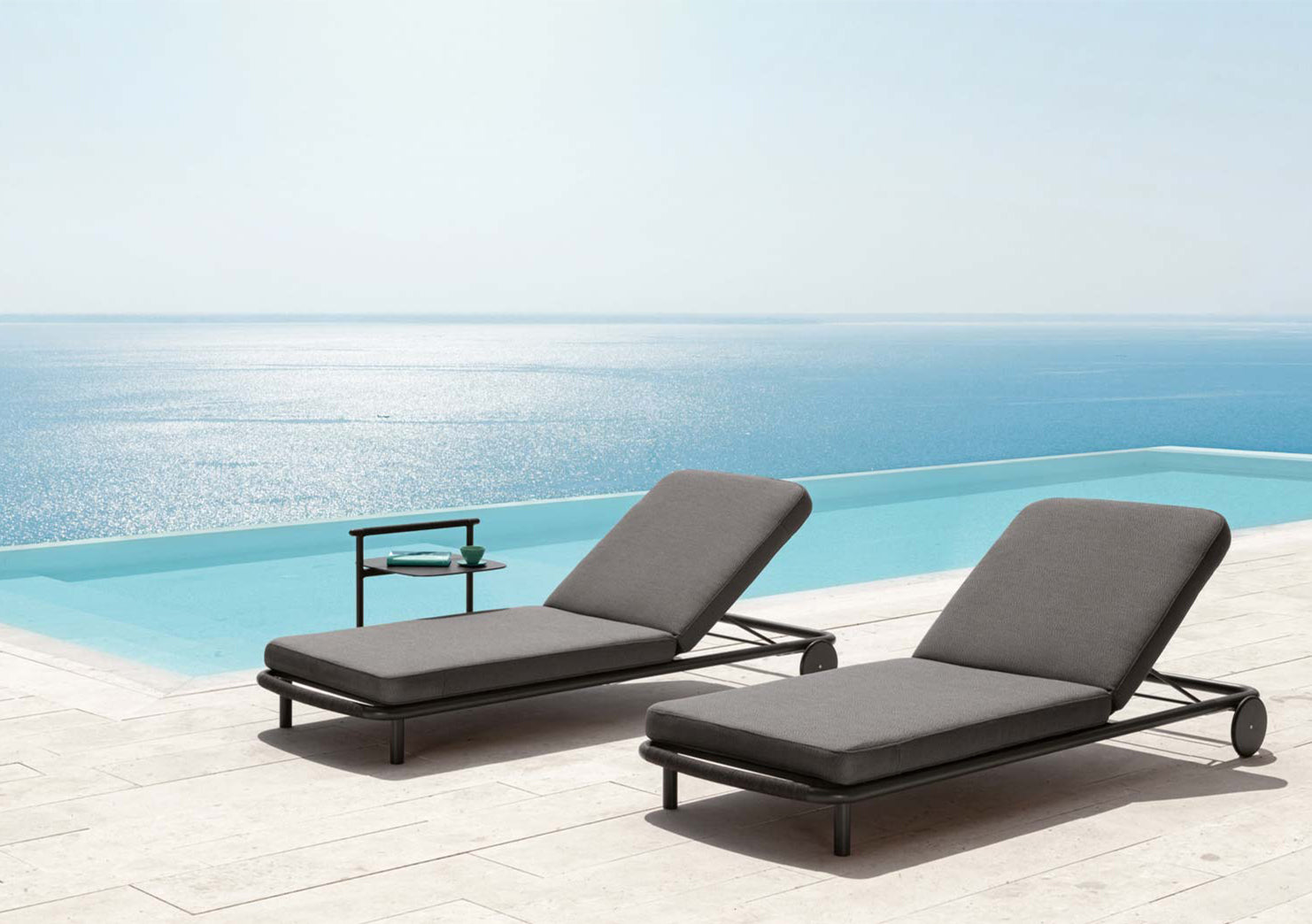 Coral Sunbed