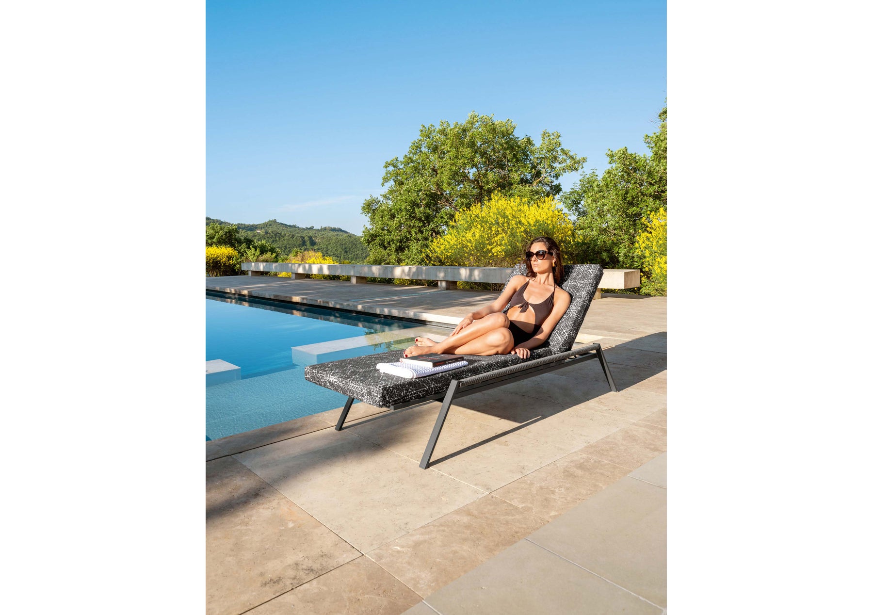 Cottage Sunbed