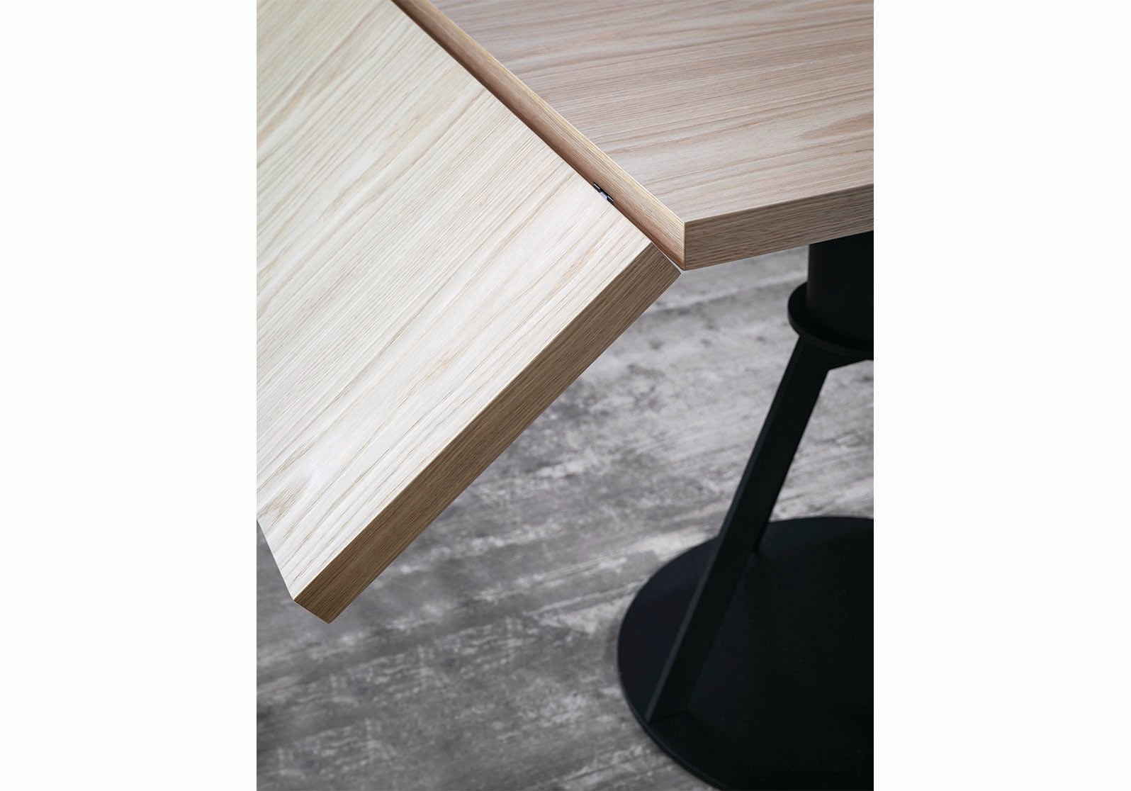 Geronimo Extendable Dining Table
