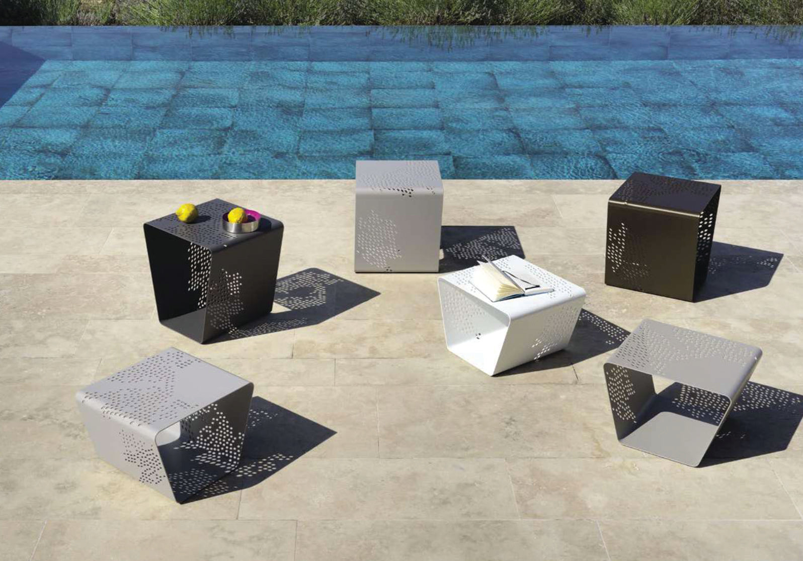 Pattern Outdoor Coffee Table / Magazine Holder