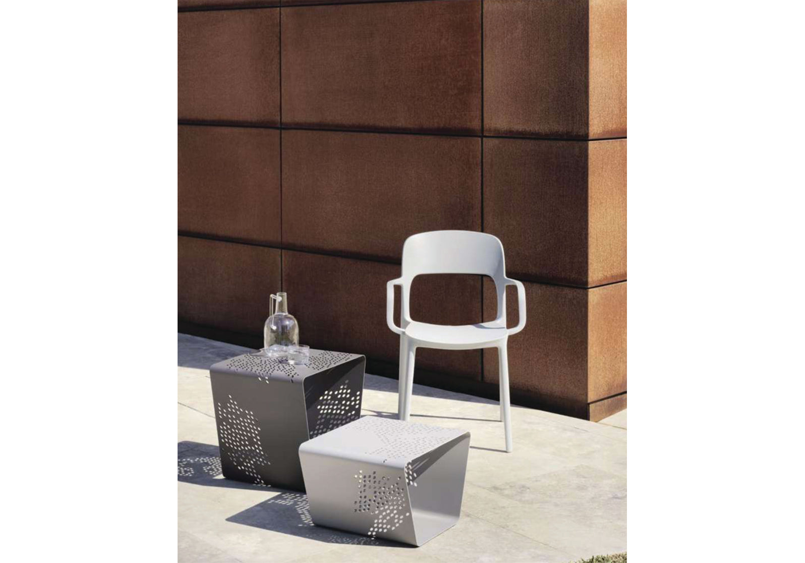 Pattern Outdoor Coffee Table / Magazine Holder