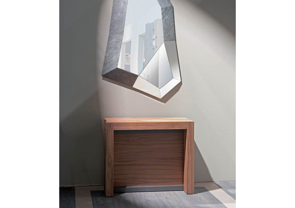 A4 Extendable Console