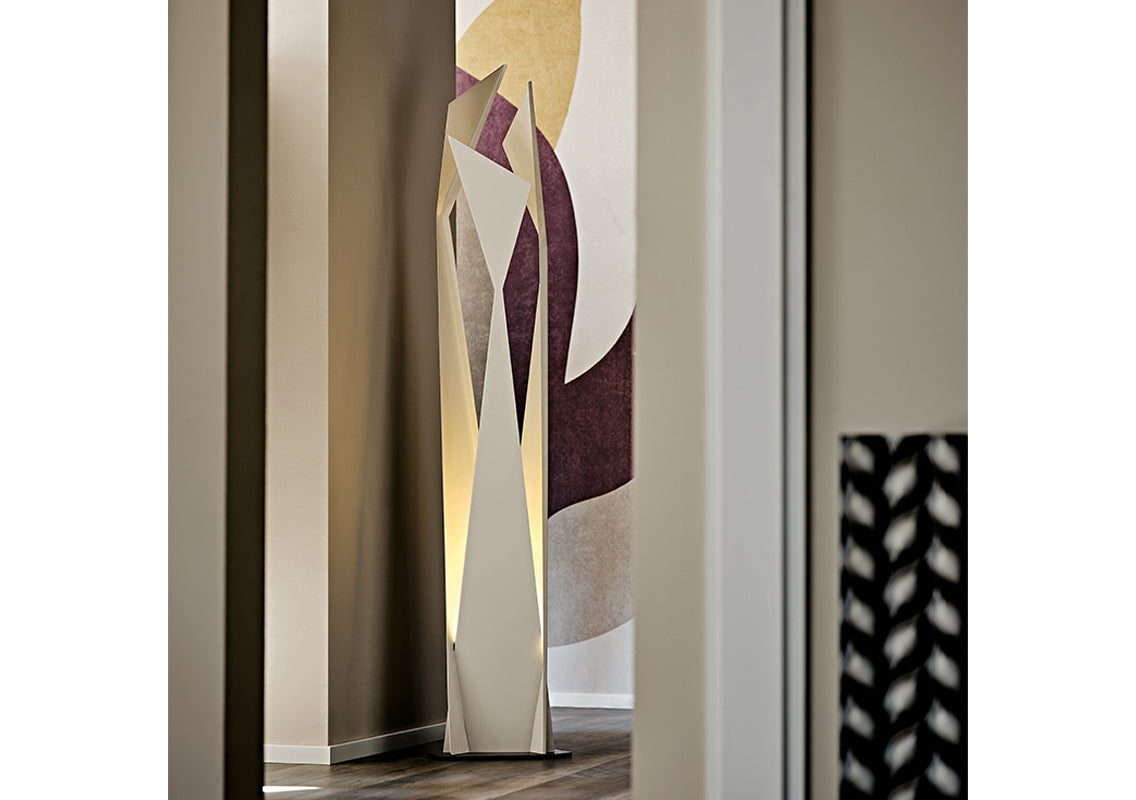 Thriller Floor Lamp