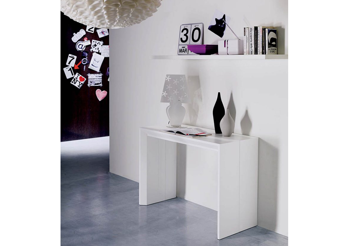 Golia Extendable Console