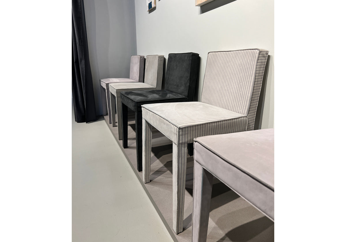Oslo Chair Kashmir Lilas (Floor Model)