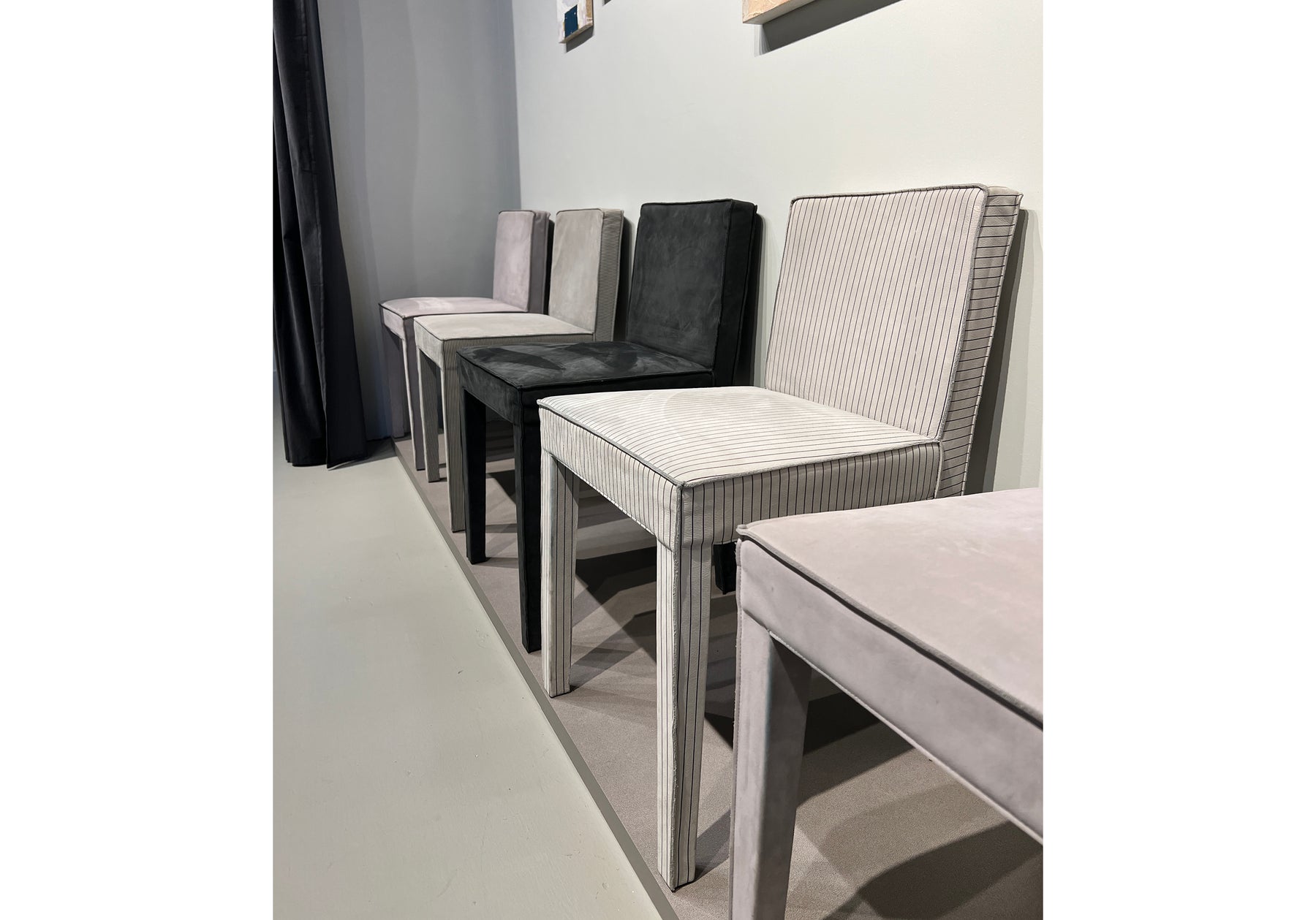 Oslo Chair Kashmir Lilas (Floor Model)