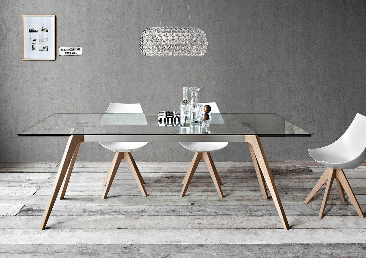 Delta Extendable Table