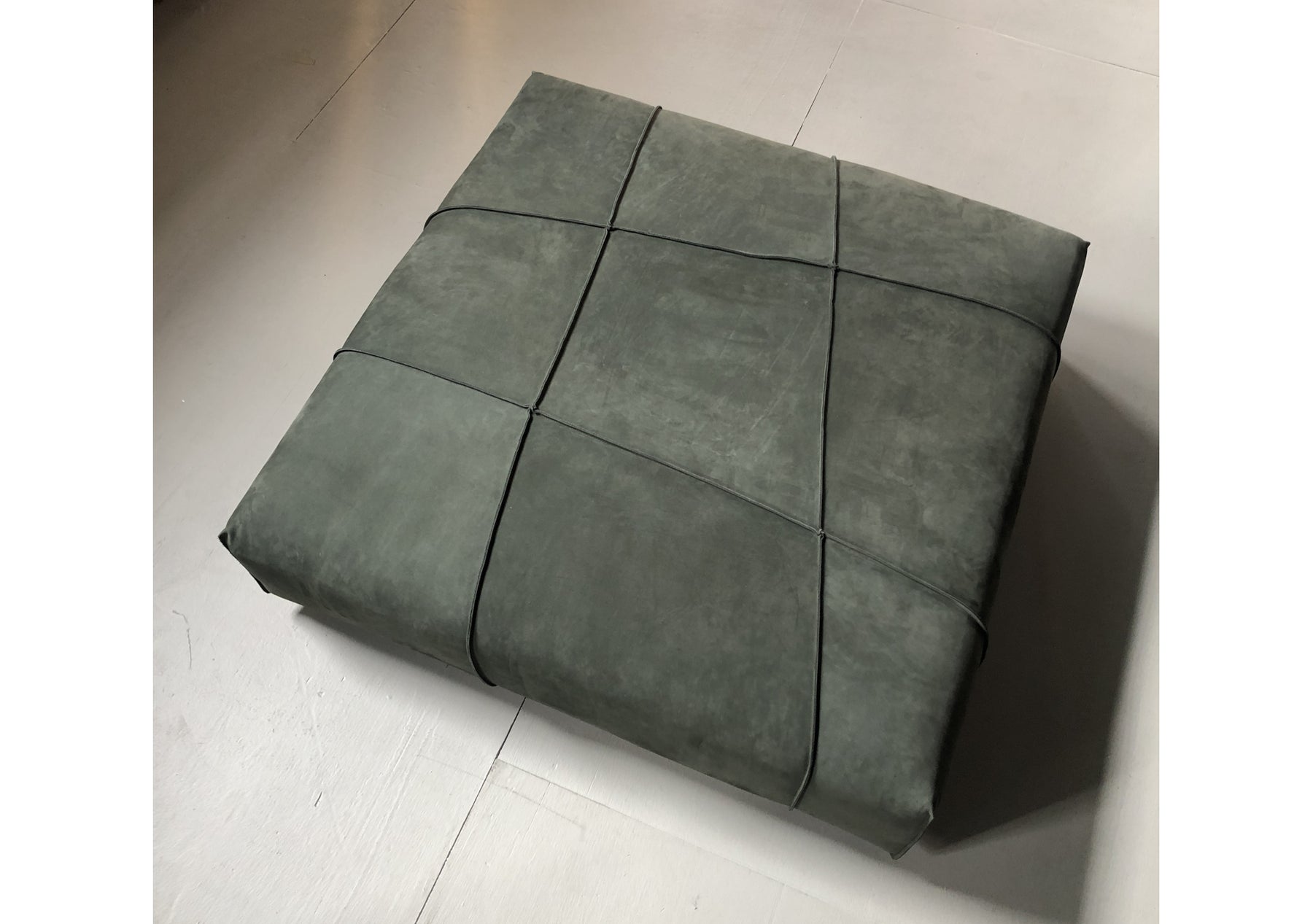 Panama Bold w/ Cushion (Floor Model)