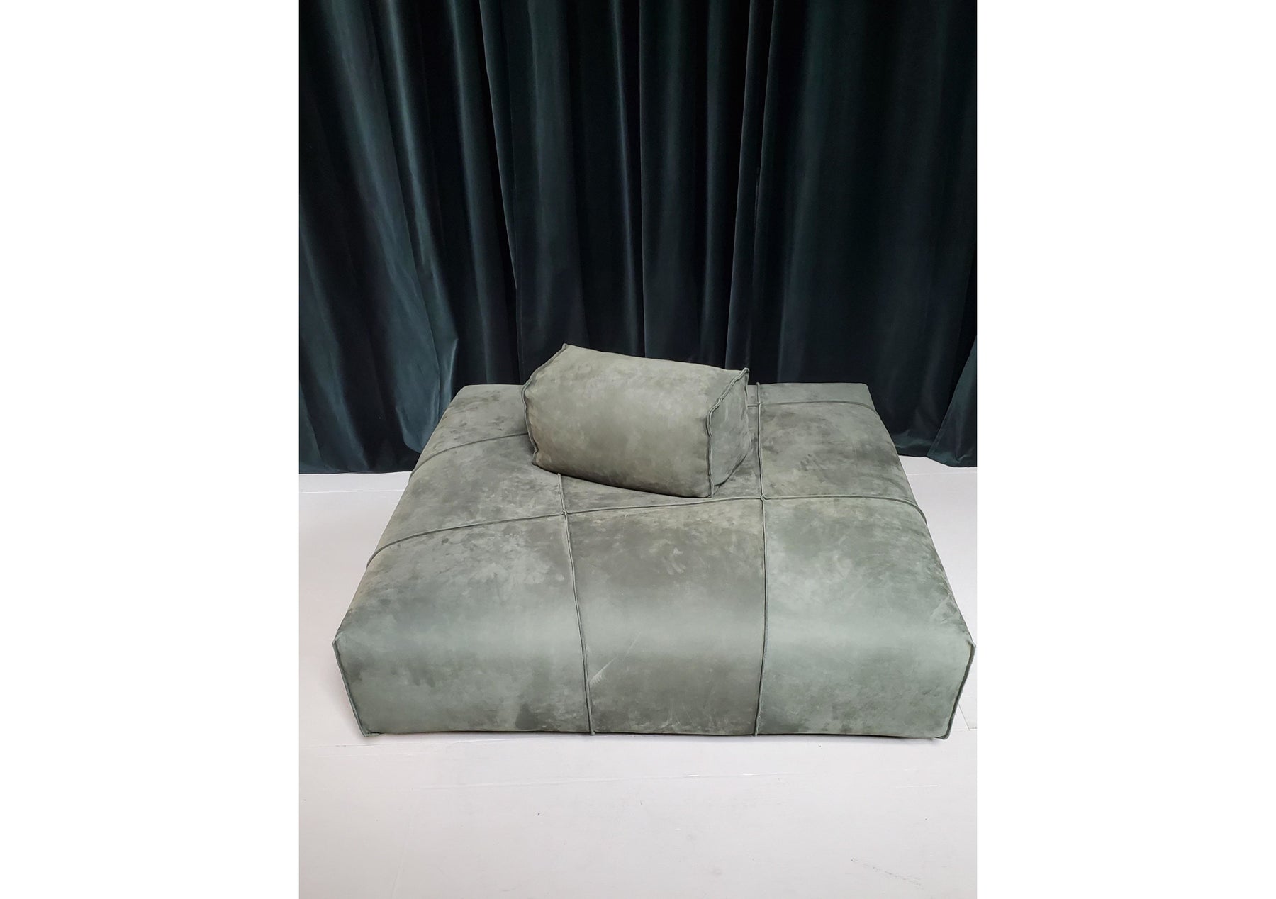 Panama Bold w/ Cushion (Floor Model)