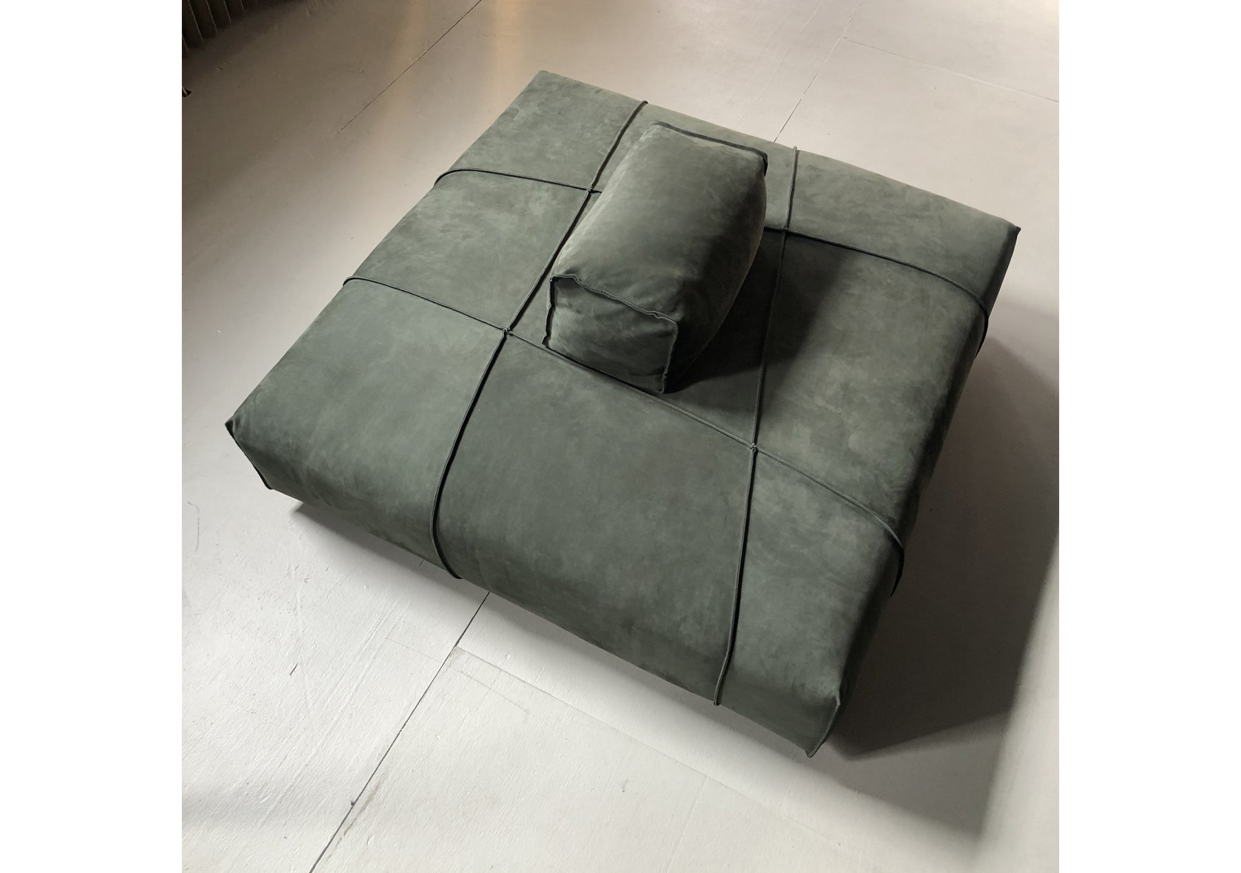 Panama Bold w/ Cushion (Floor Model)