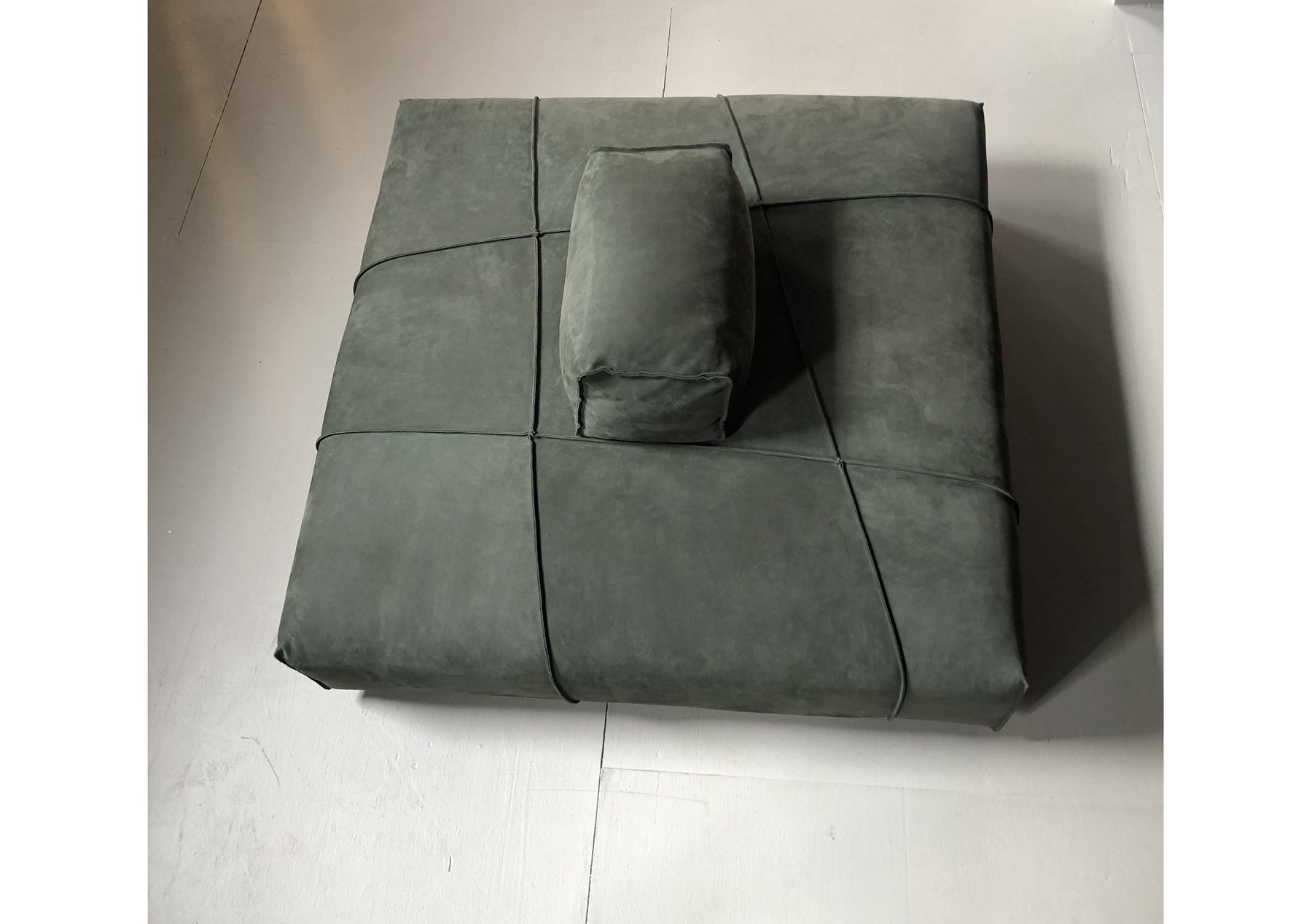Panama Bold w/ Cushion (Floor Model)