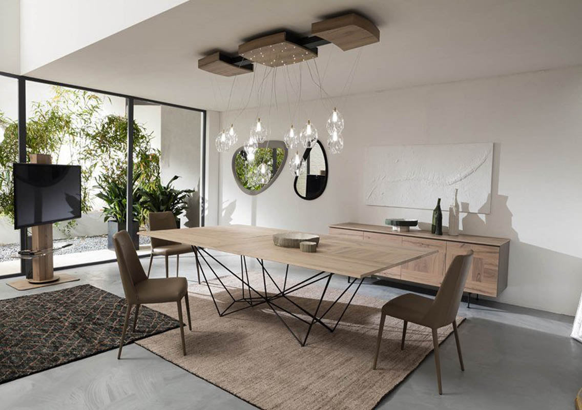 FIL8 Extendable Dining Table