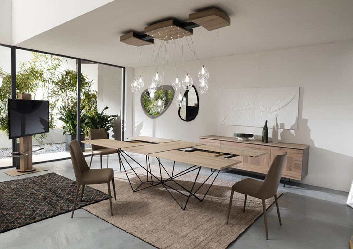 FIL8 Extendable Dining Table