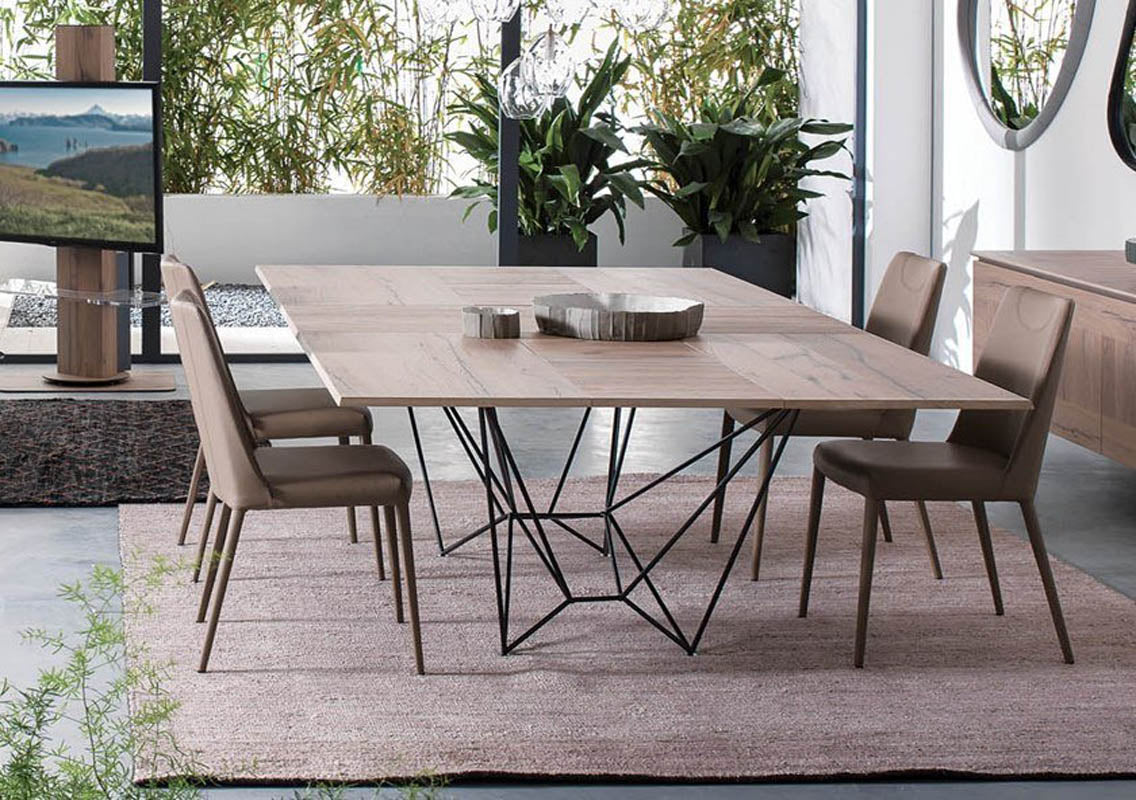 FIL8 Extendable Dining Table
