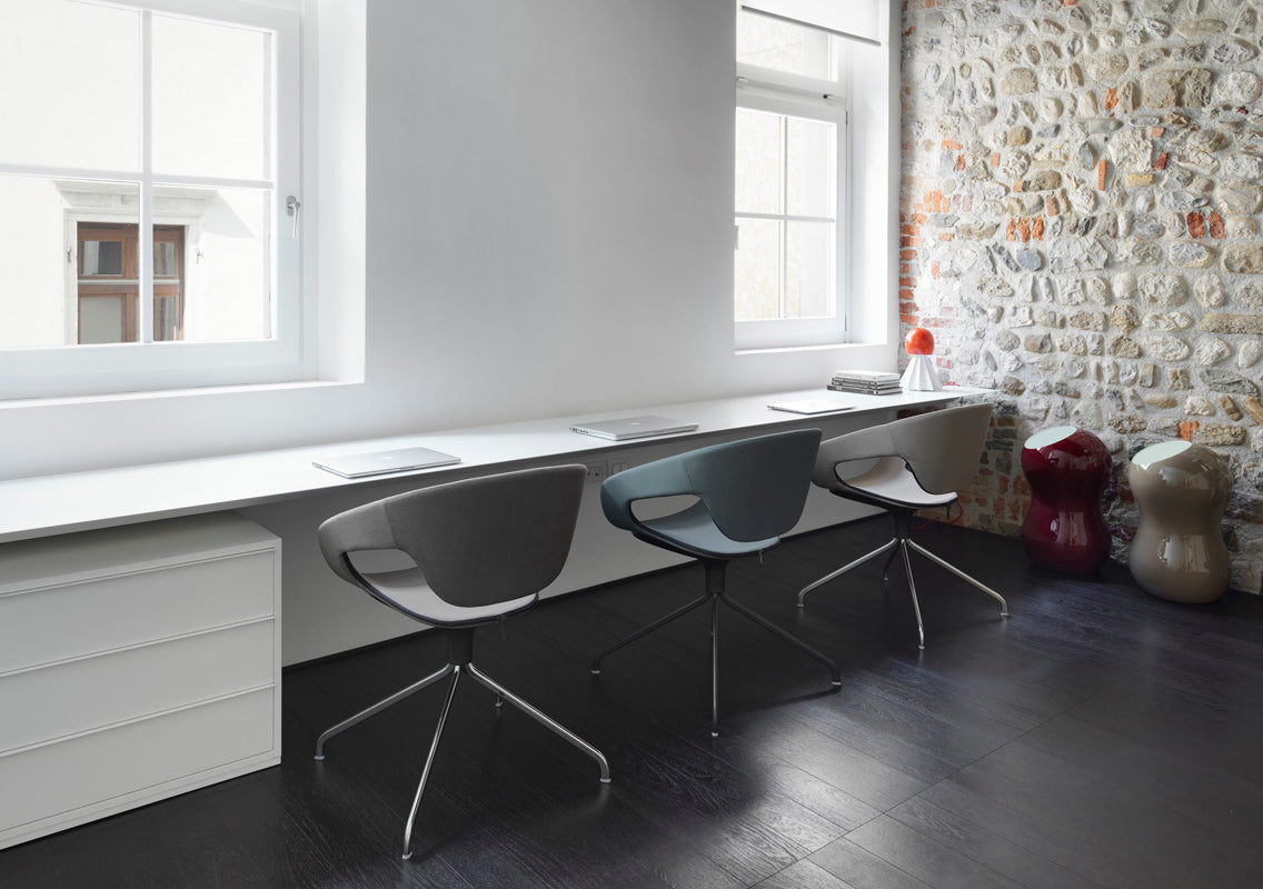 Vad Padded Swivel Chair