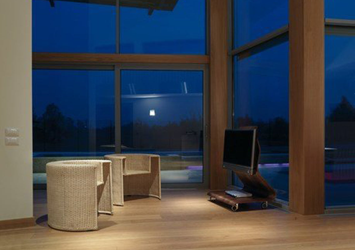 Cobra Wooden Dynamic TV Stand