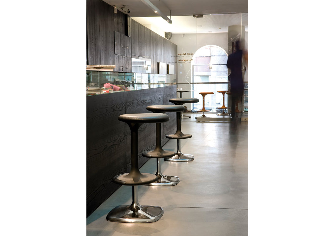 Kant Lift Adjustable Height Outdoor Stool
