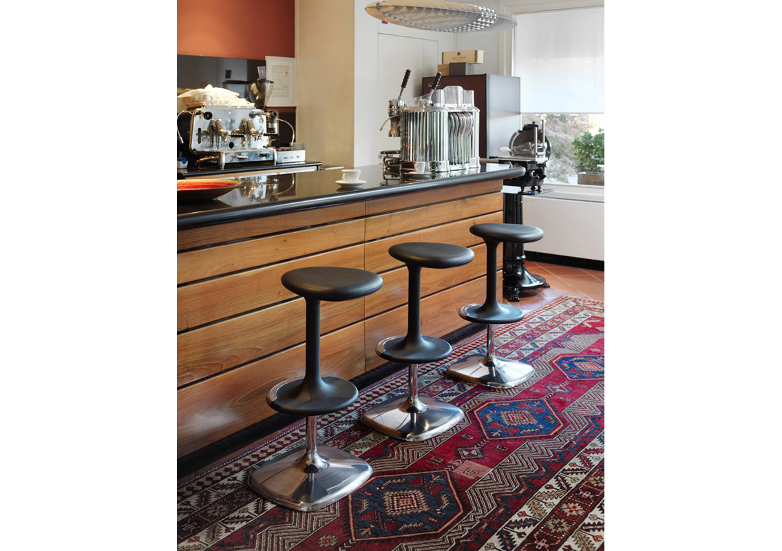 Kant Lift Adjustable Height Outdoor Stool