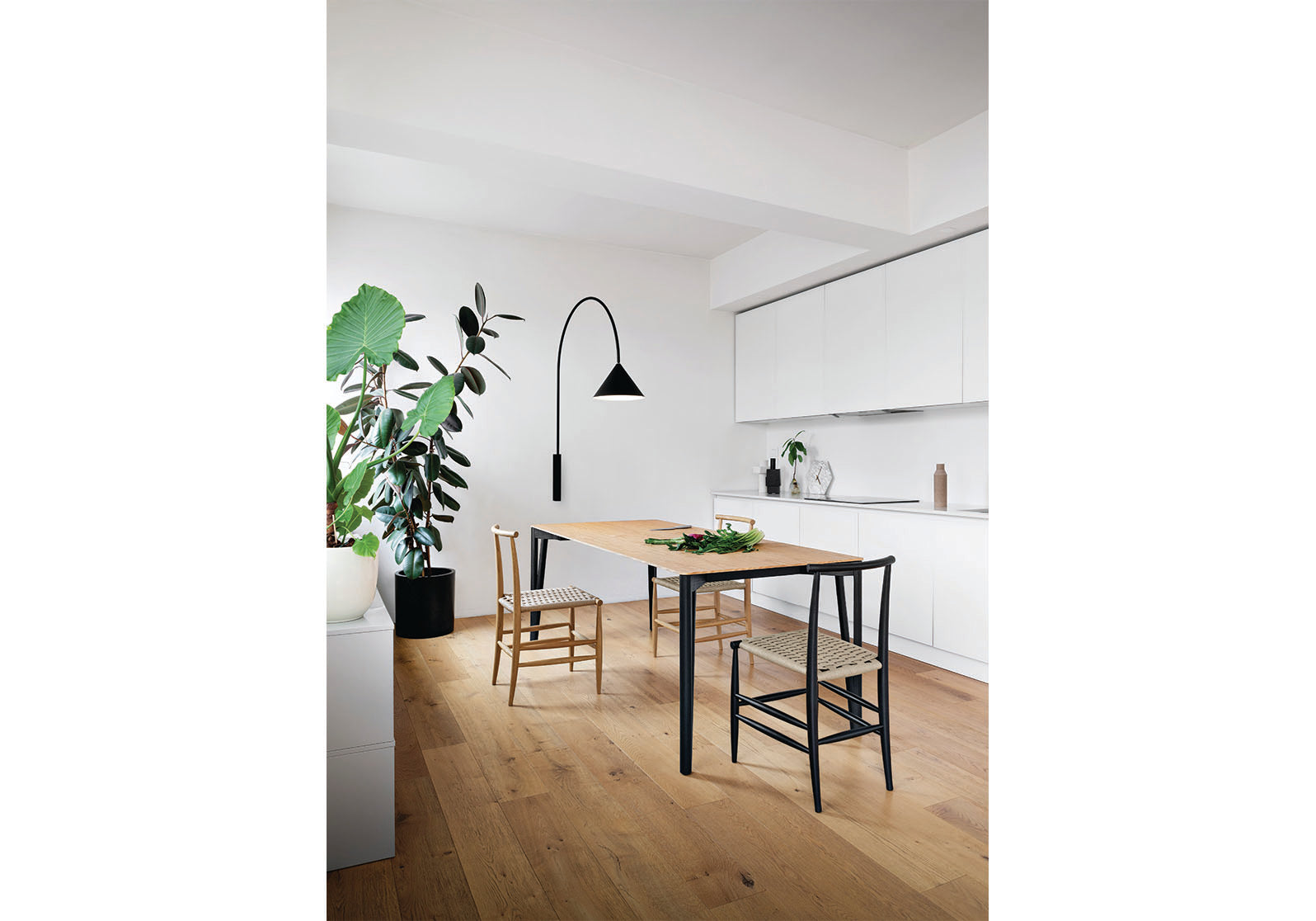 Decapo Fixed Dining Table