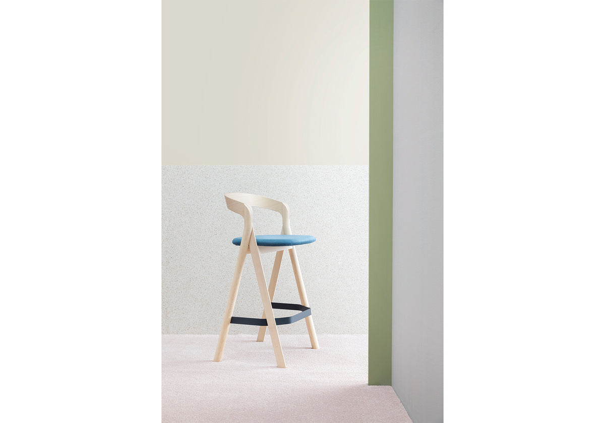 Diverge Stool