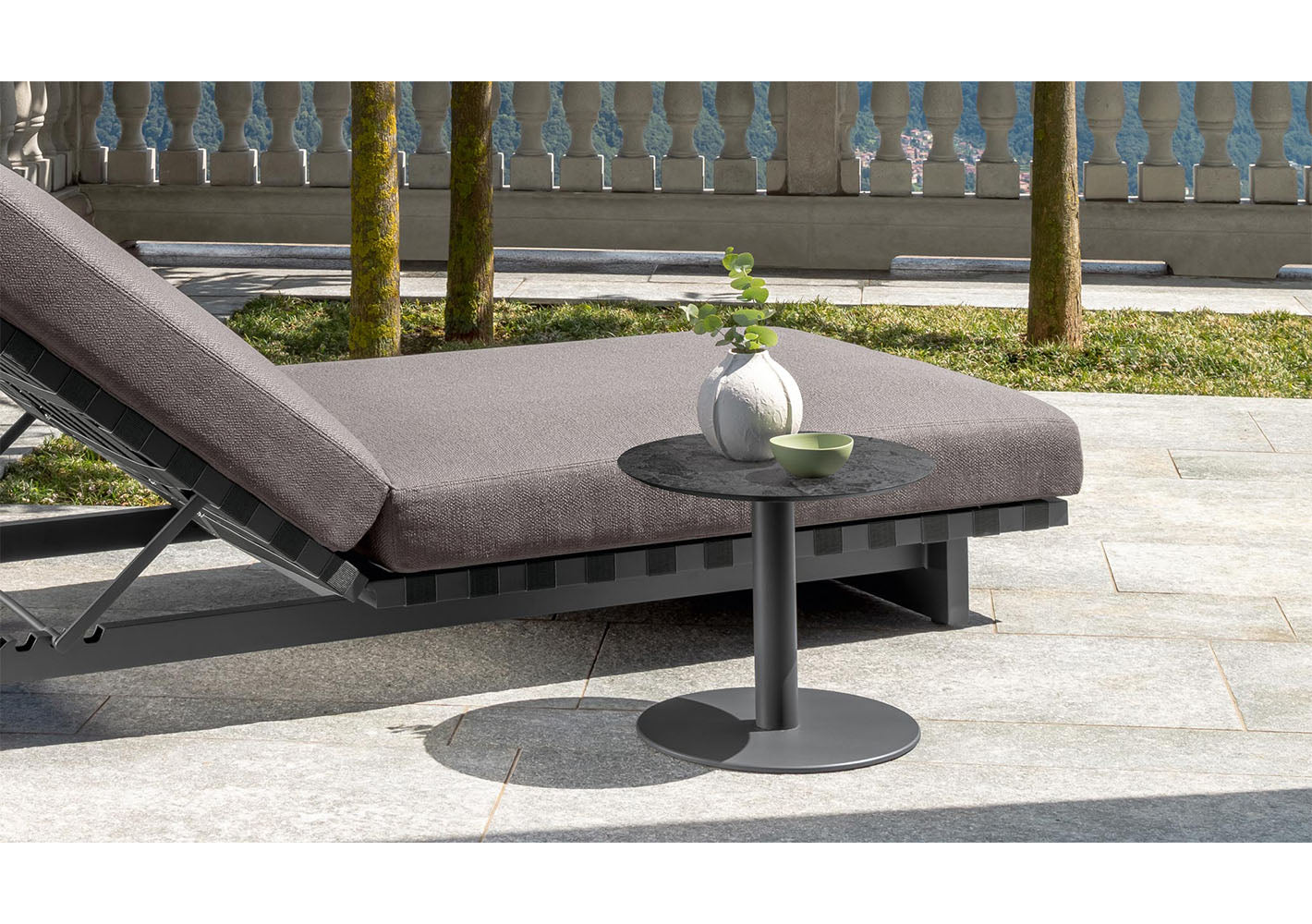 Leaf Round Coffee Table H40