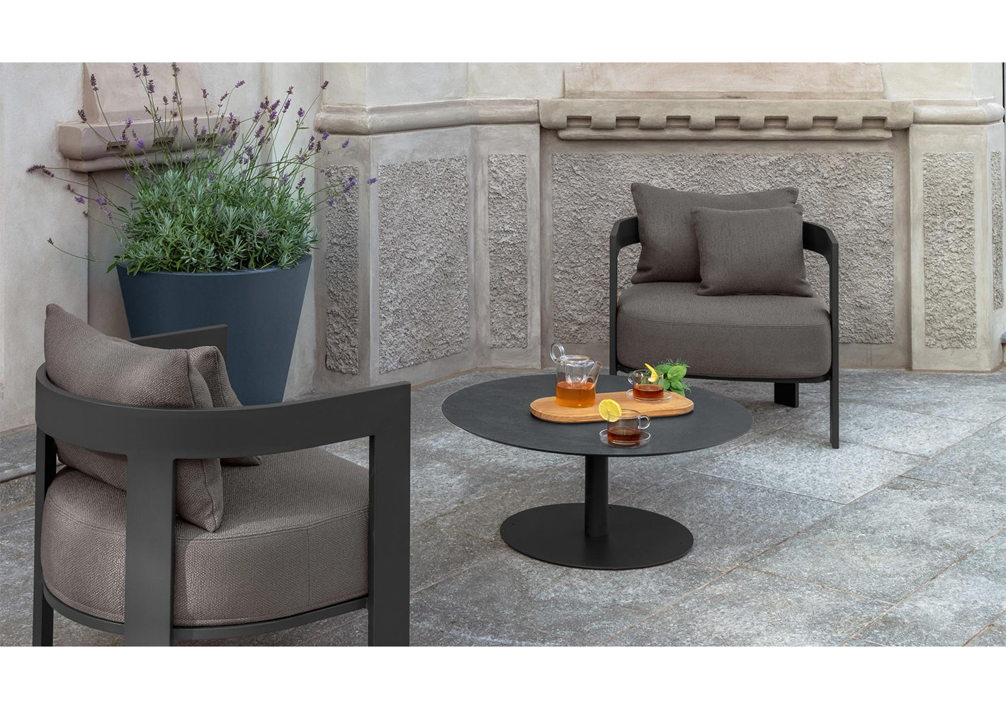 Leaf Round Bistro Table H62