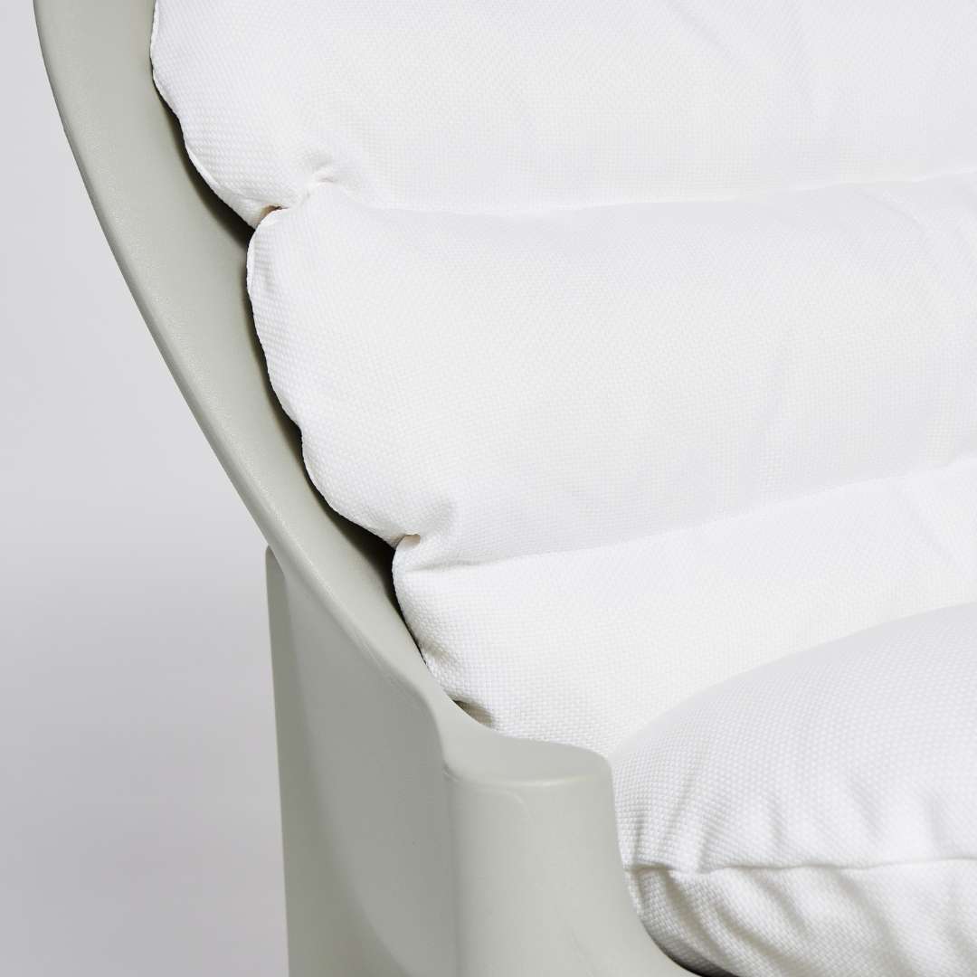 https://cdn.shopify.com/s/files/1/0587/3775/4249/files/Balzac_Armchair_Cushion_01.jpg?v=1741153204