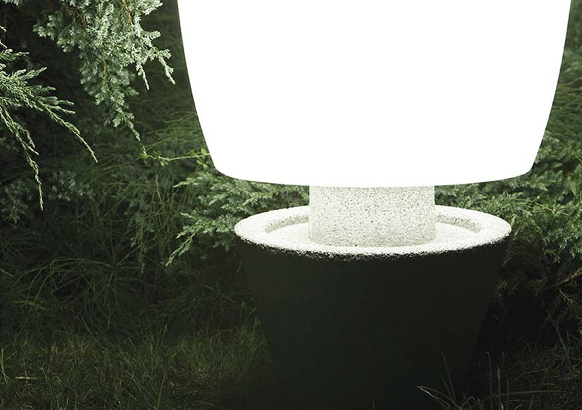 Kanpazar 150A Outdoor Floor Lamp