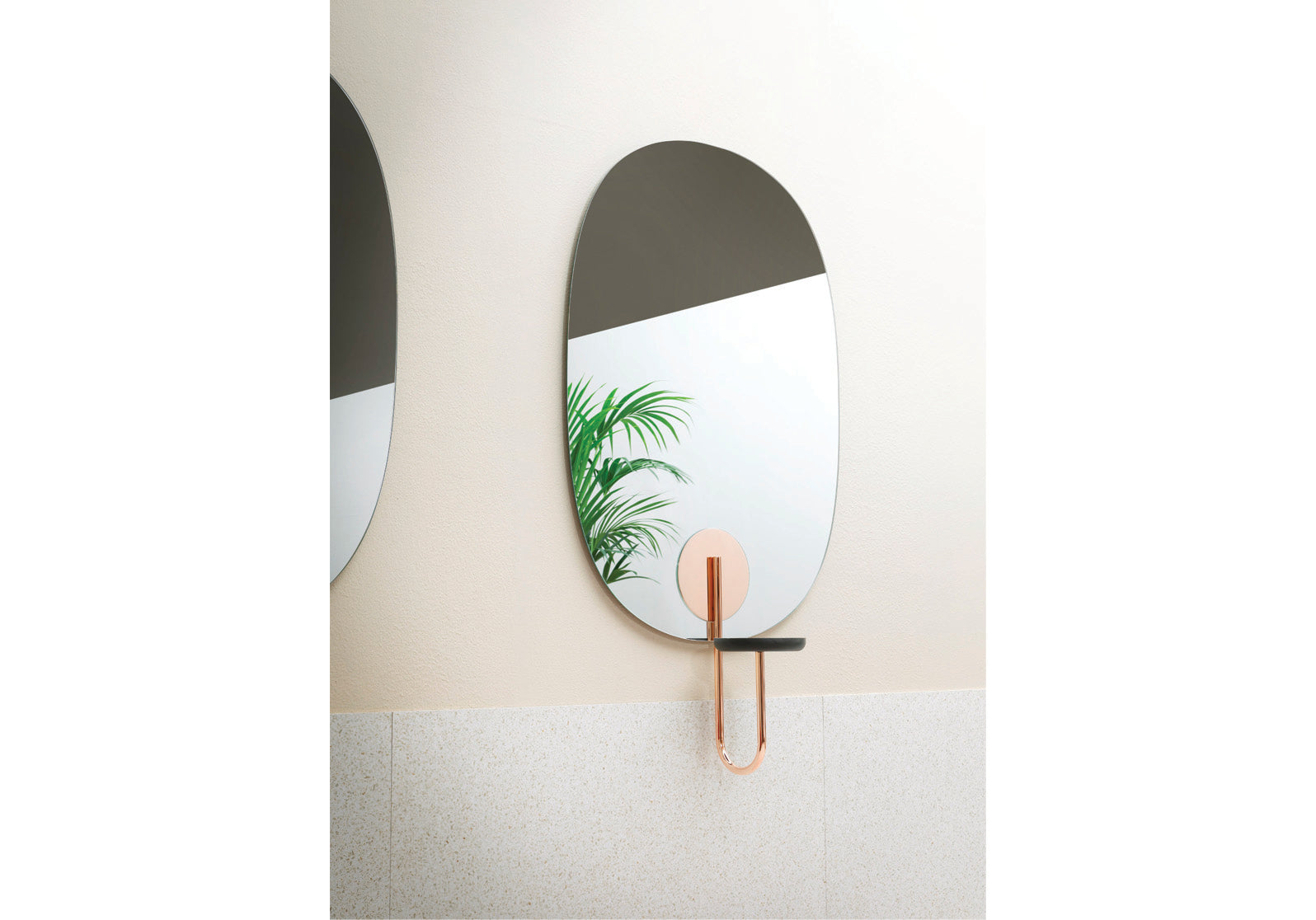 Cigales Mirror With Plant Stand & Vase