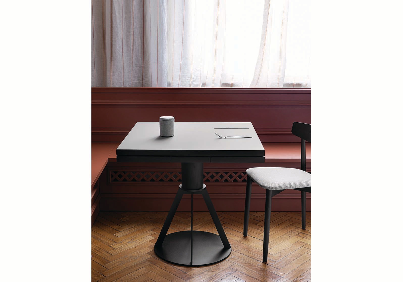 Geronimo Extendable Dining Table