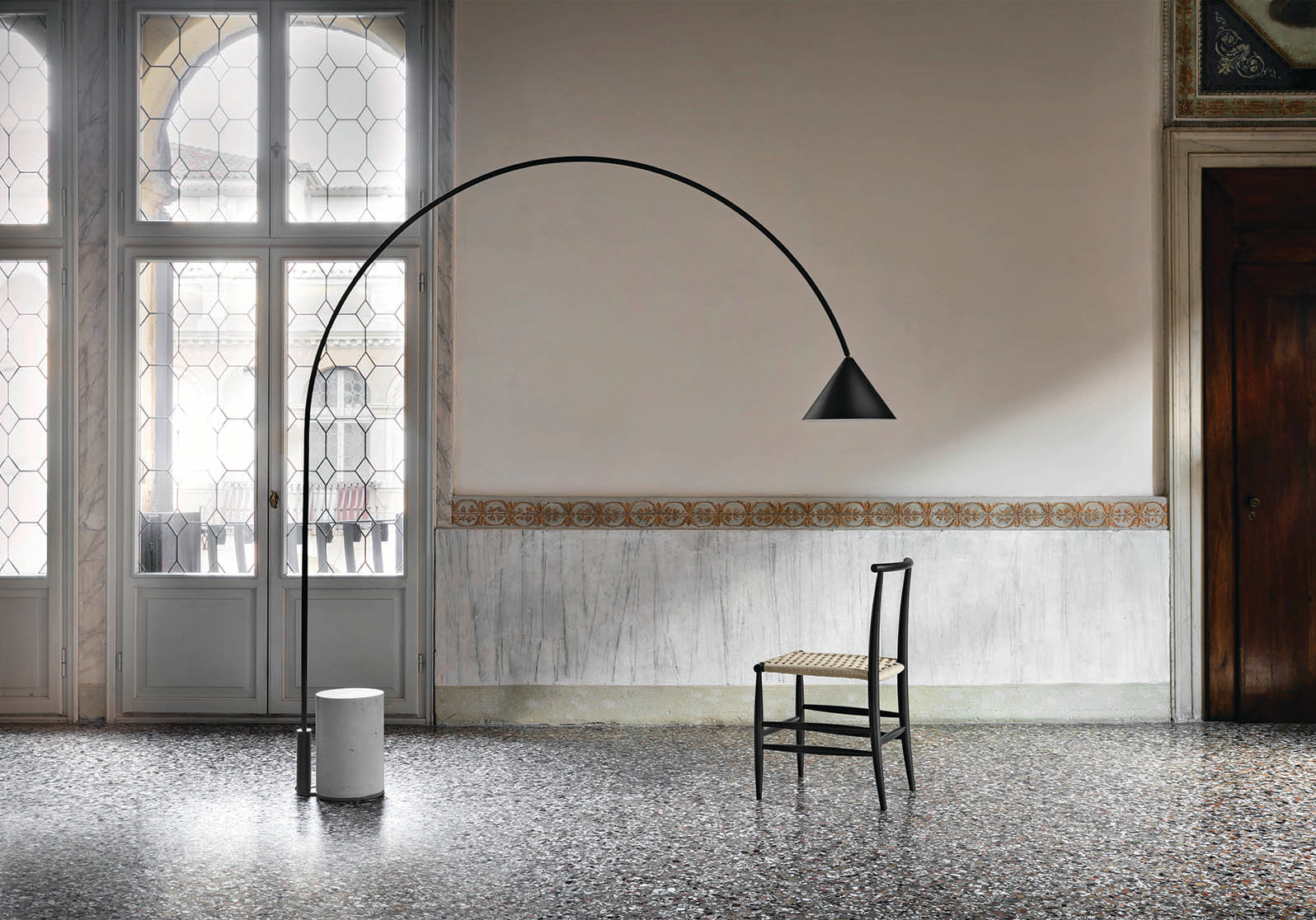 Ozz Floor Lamp