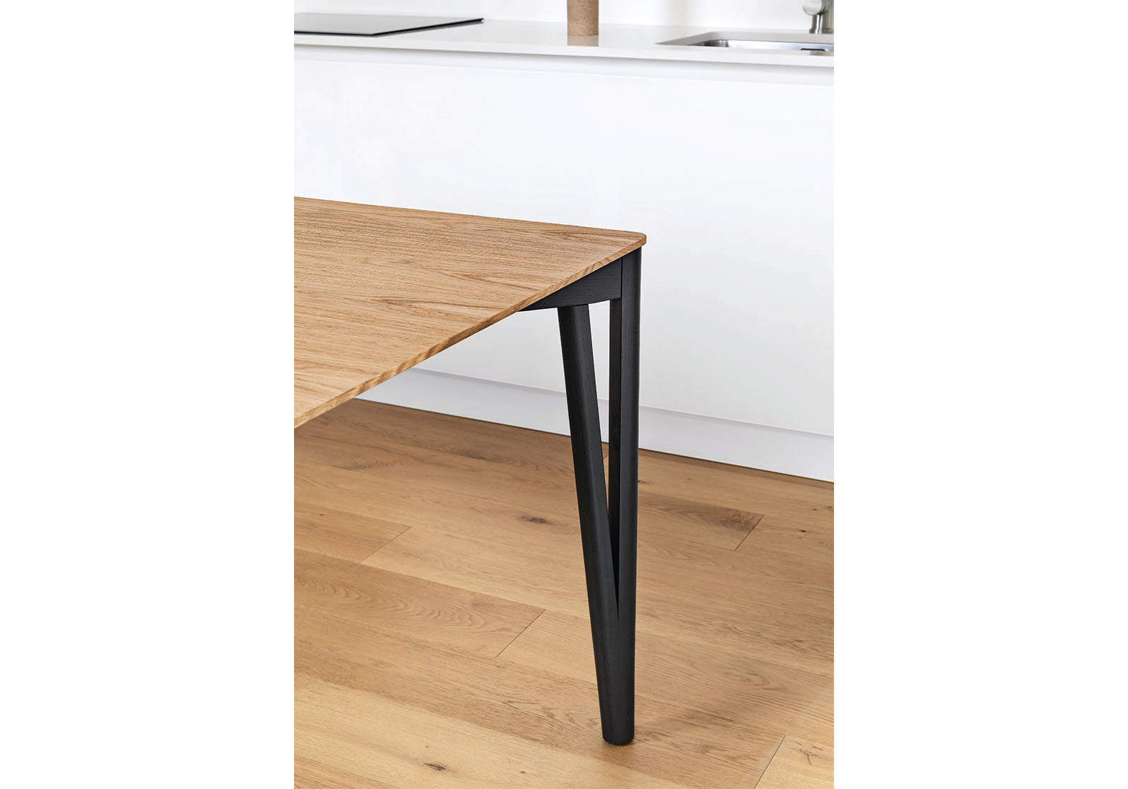 Decapo Fixed Dining Table