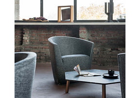 Parentesi Armchair